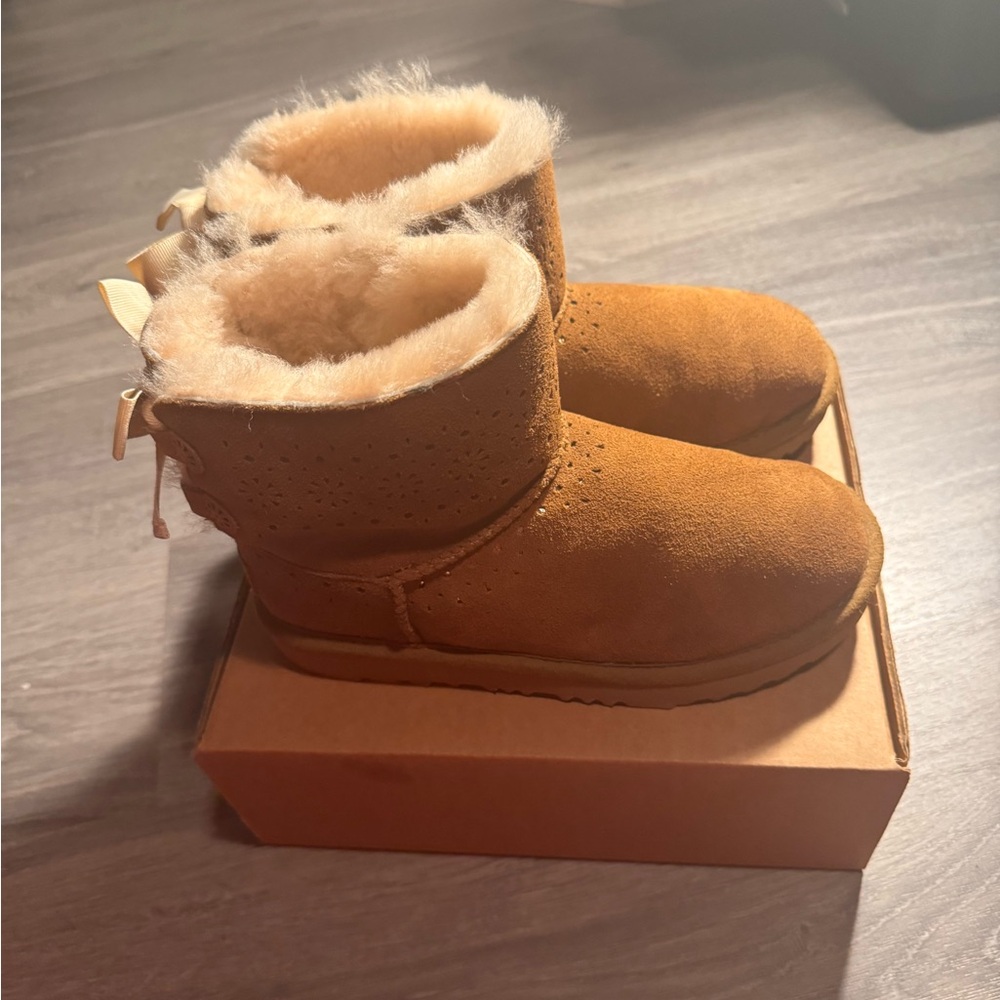 Chestnut size 4 children’s Ugg